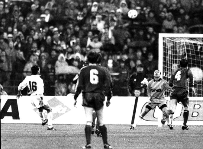 Il gol di Stefano Borgonovo al Bayern nella semifinale di Coppa Campioni 1989-90: segn il provvisorio 2-1 (fin 3-1 per i bavaresi ai supplementari) che valse l'accesso alla finale poi vinta dal Milan